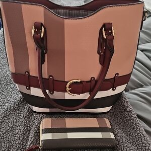 Source Unknown Tan and Burgundy Tote Bag Set